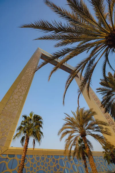 아랍에미리트, 아랍에미리트, 2 월 16 일 2021 년 2 월 16 일: 해질 무렵 두 바이 프레임 빌딩 — 스톡 사진
