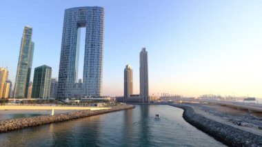 Dubai, BAE, 15.02.2021: JBR Skyline ve Ain Dubai dönme dolabı Palm Jumeirah 'dan görüldü. Sabit görünüm