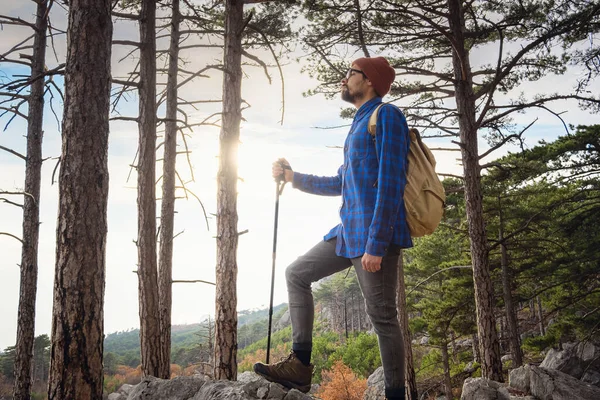 Le concept de découverte et de randonnée, nature et liberté — Photo