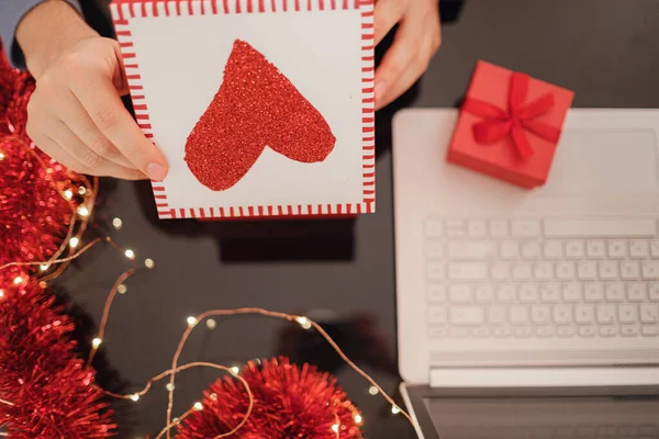 Witte Laptop Cadeau Voor Kerst Kerstmis Online Winkelen Verkoop Kortingen — Stockfoto