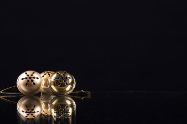 siyah arka plan üzerine jingle Bells