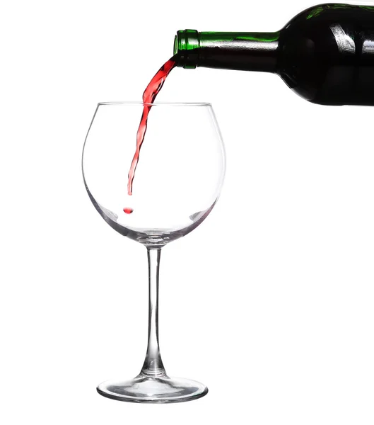 Rode wijn, gieten op witte achtergrond — Stockfoto