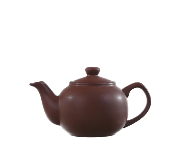 Theepot van klei op witte achtergrond — Stockfoto