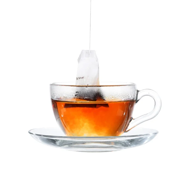 Склянка чаю з мішком Кінець. Ізольовані на білому тлі, з відсічним контуром — стокове фото