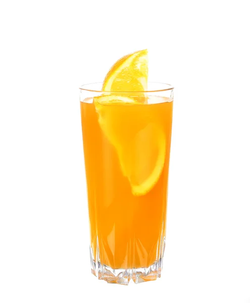 Volles Glas Orangensaft auf weißem Hintergrund — Stockfoto