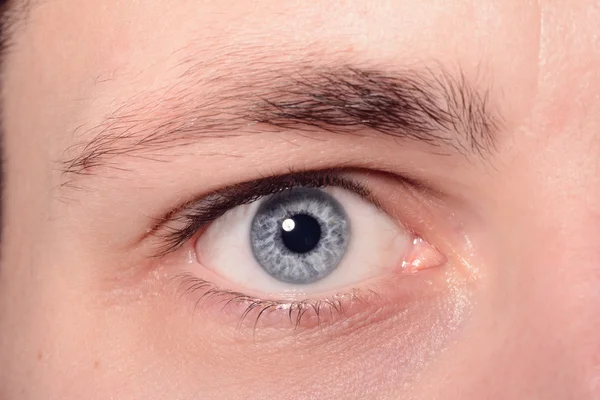 Primer plano de los ojos de un hombre — Foto de Stock