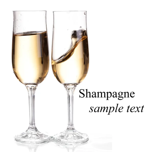 Dvě skleničky s šampaňským. Izolované na bílém s ořezovou cestou. — Stock fotografie