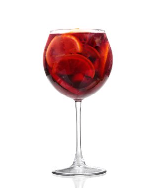 Kokteyl koleksiyonu: beyaz zemin üzerine izole meyve sangria (punch) yenileme