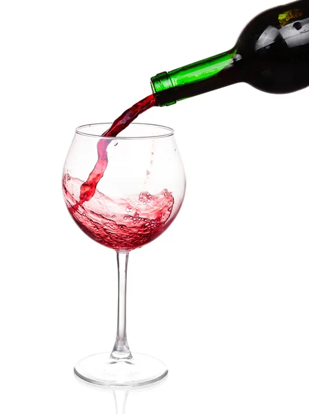 白い背景に注ぐ赤ワイン — ストック写真