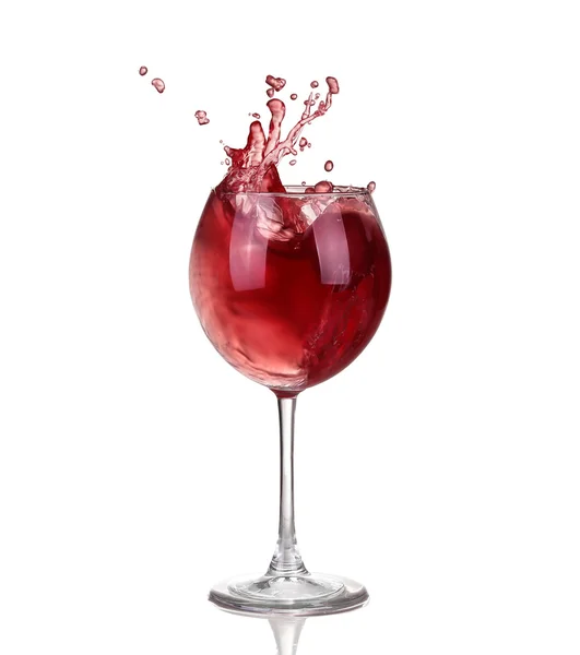 Weinsammlung - spritzender Rotwein im Glas. isoliert auf weißem Hintergrund — Stockfoto