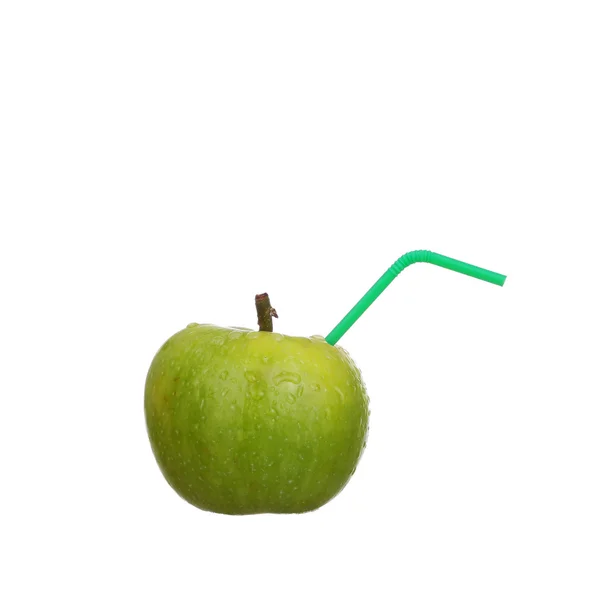 Zelené šťavnaté jablko izolovaných na bílém pozadí — Stock fotografie
