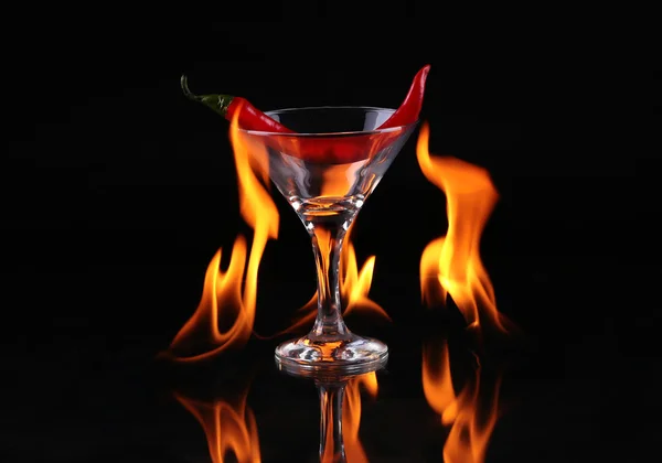 Cocktail flamboyant sur noir — Photo