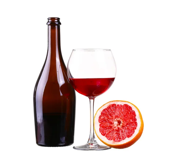 Copa de pomelo de vino tinto aislado sobre un fondo blanco — Foto de Stock