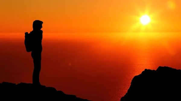 Hayallerinin peşinden git, gün batımında insan silueti