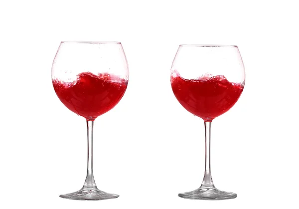 Czerwone wino rozpryskiwania w szklance, na białym tle — Zdjęcie stockowe