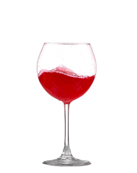 Sıçramasına üzerinde beyaz izole bir bardak kırmızı şarap — Stok fotoğraf