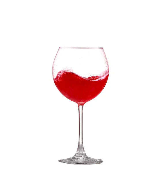 Vino tinto salpicando en una copa, aislado en blanco — Foto de Stock