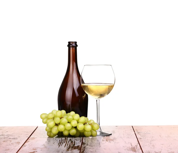 Glass of wine, a glass of wine and grapes on board isolated on white background — Stock Photo, Image