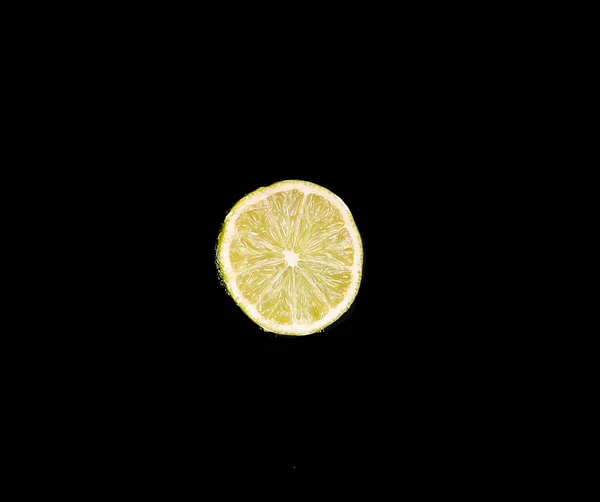 Limão sobre fundo preto — Fotografia de Stock