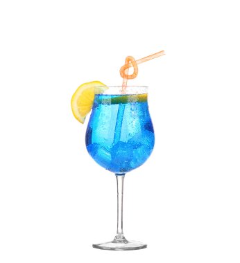 Sprite katiyen sparkllng soda ve buz cam üzerinde beyaz izole içecekler