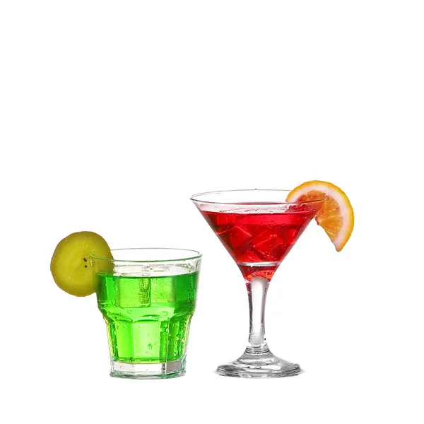 Tazza di cocktail bevanda verde rosso isolato su sfondo bianco — Foto Stock