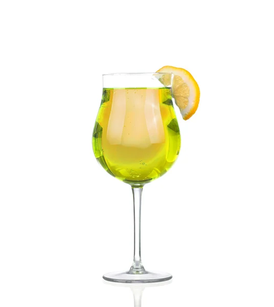 Cocktail geïsoleerd op witte achtergrond — Stockfoto