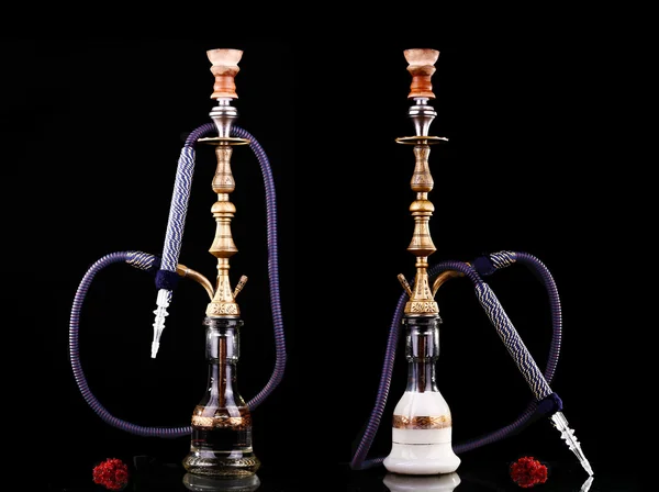 siyah bir zemin üzerine kolaj nargile