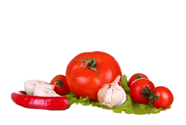 Legumes isolados em cogumelos brancos, tomates, pimentas — Fotografia de Stock