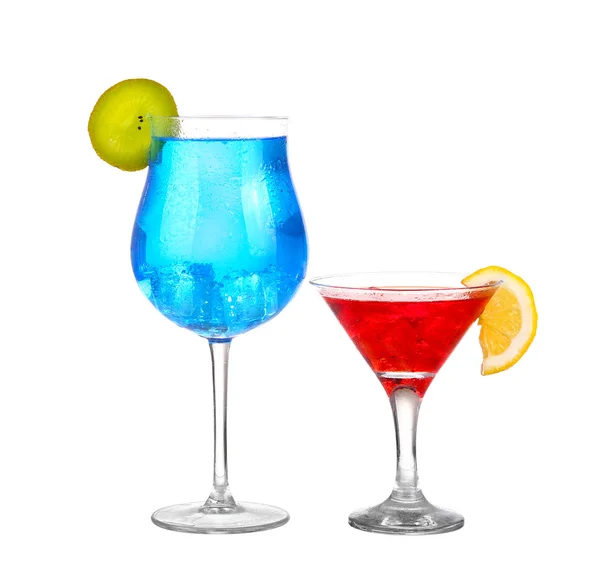 Due cocktail rossi e blu isolati su fondo bianco — Foto Stock