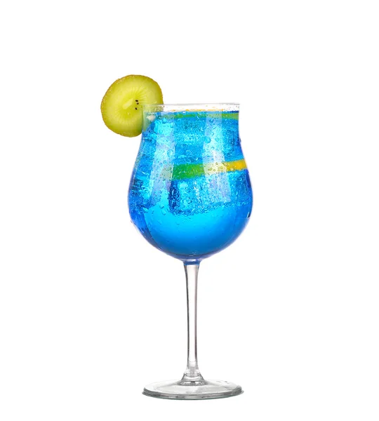 Sprite bebidas whit sparkllng refrigerante e gelo em vidro isolado em branco — Fotografia de Stock