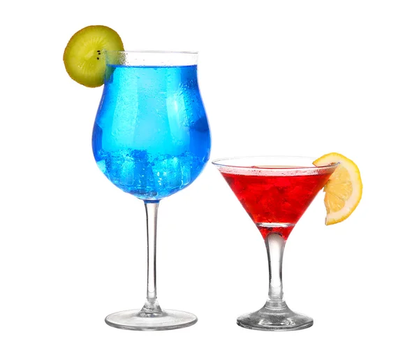 Twee rood en blauw cocktail geïsoleerd op witte achtergrond — Stockfoto