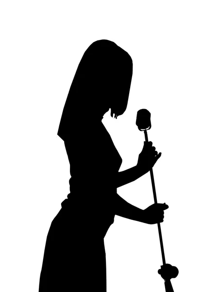 Silueta ženy před mikrofonem — Stock fotografie