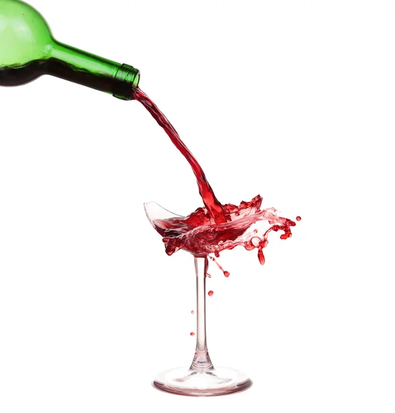 Gebroken glas met wijn en druppels, geïsoleerd op witte achtergrond — Stockfoto