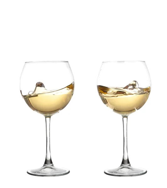 Vinho BRANCO a rodopiar num copo de vinho de taça, isolado num branco — Fotografia de Stock