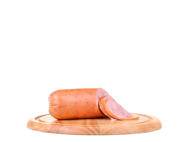 Grande pedaço de presunto com fatias cortadas em bandeja de madeira, isolado no fundo branco — Fotografia de Stock