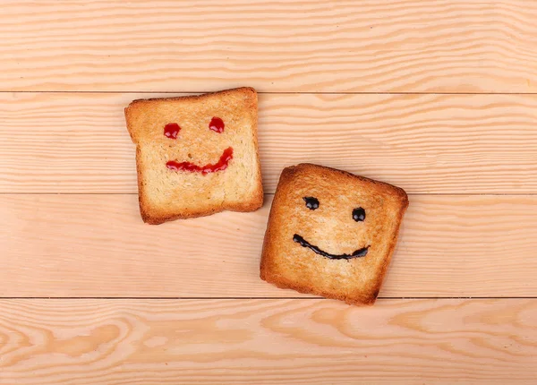 Due fette di pane con sorrisi — Foto Stock
