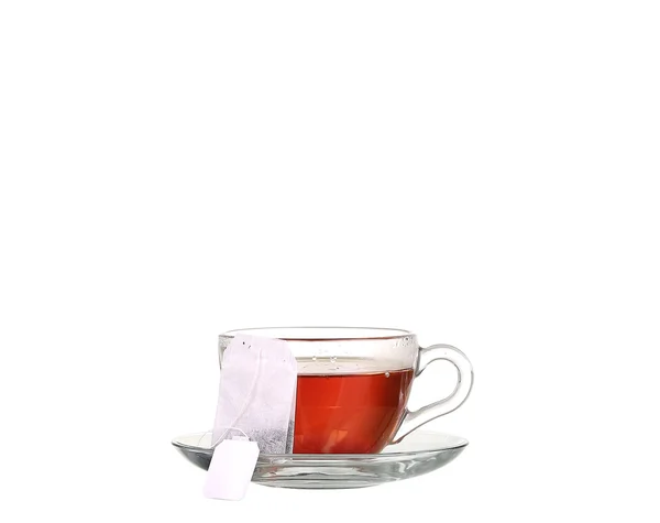 Tasse Tee mit Teebeutel auf weißem Hintergrund — Stockfoto