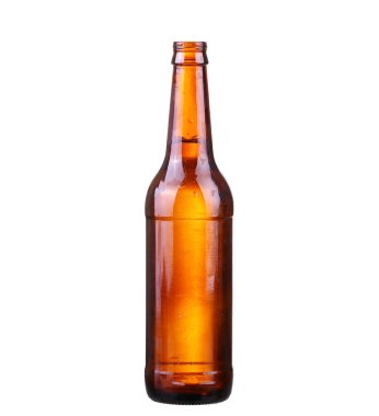 Beyaz arka planda izole edilmiş bir şişe bira.