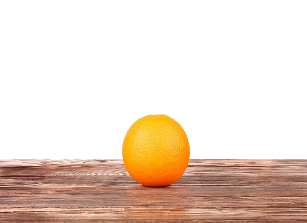 Naranjas sobre tabla de madera — Foto de Stock