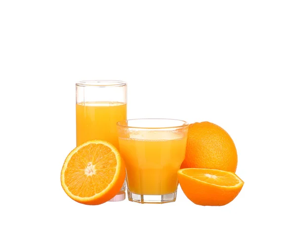 Jus d'orange et tranches d'orange isolées sur blanc — Photo