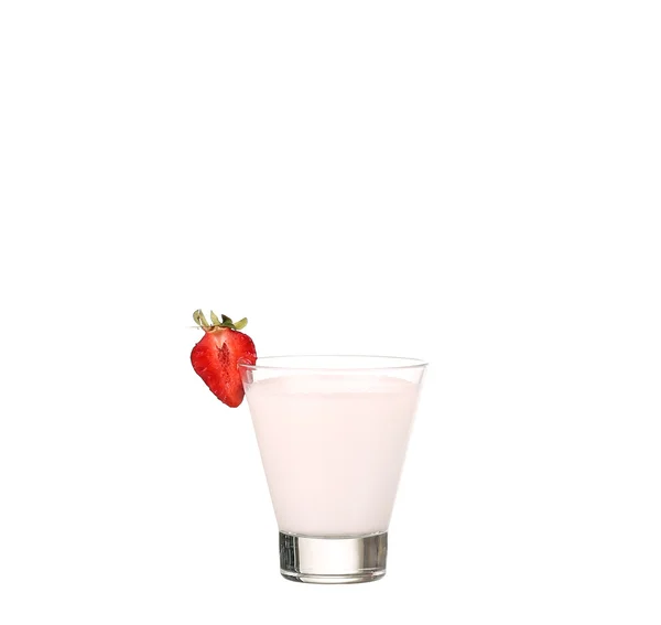 Свіжі фрукти і смузі на білому — стокове фото