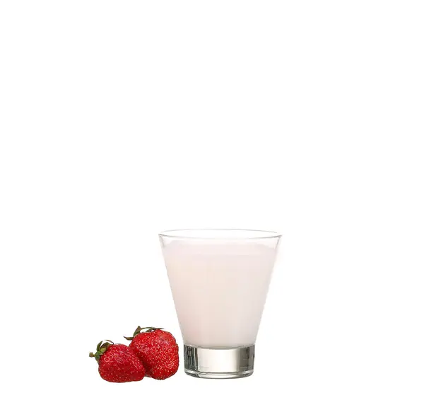 Свіжі фрукти і смузі на білому — стокове фото