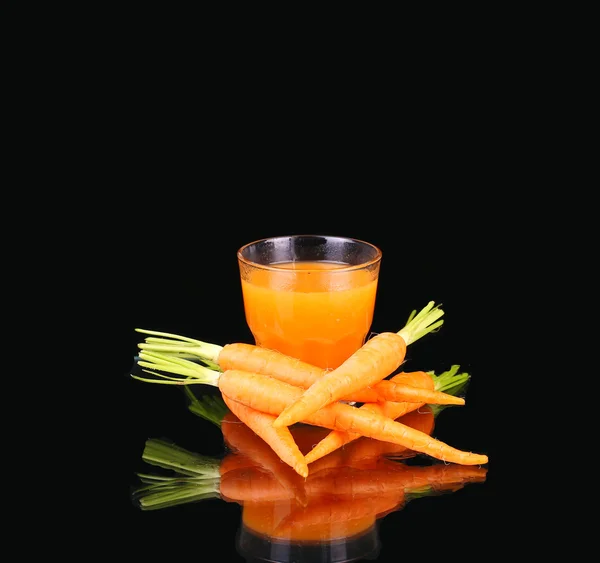 Zanahorias y jugo en un vaso — Foto de Stock