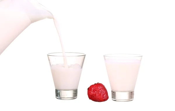 フルーツ牛乳のスプラッシュの画像 — ストック写真
