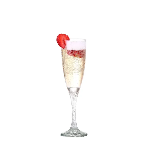 Singola fragola spruzzando in un bicchiere di champagne — Foto Stock