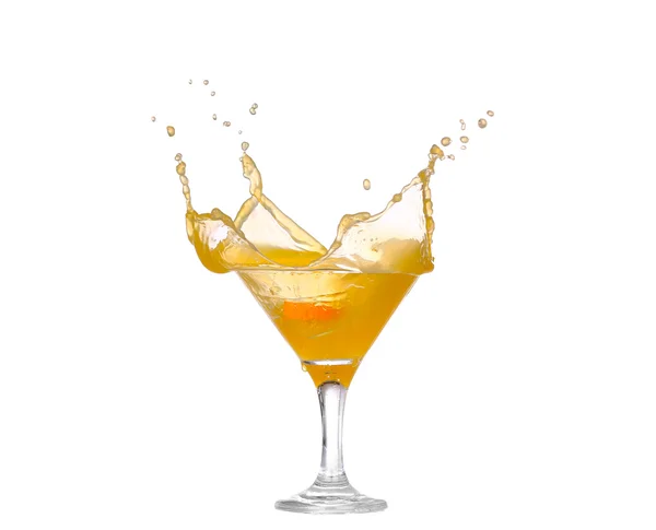 Respingo de suco de laranja em um copo isolado em branco — Fotografia de Stock