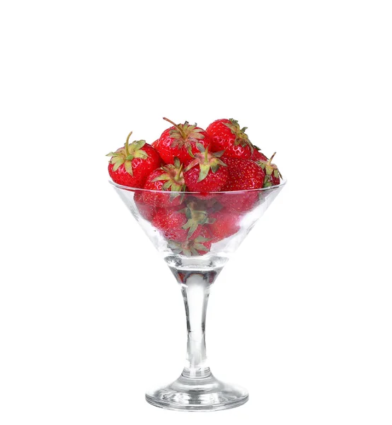 Glas rote Erdbeere isoliert auf weißem Hintergrund — Stockfoto