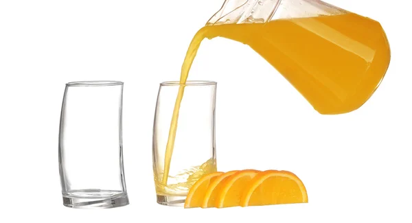 Collage Jus d'orange et tranches d'orange isolées sur blanc — Photo