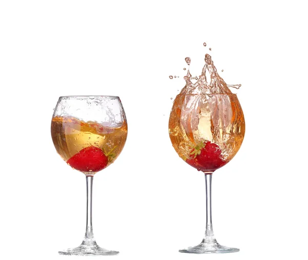 Collage Una sola fresa salpicando en una copa de vino —  Fotos de Stock