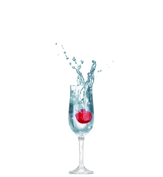 Egy koktélos pohár fehér eper splash — Stock Fotó